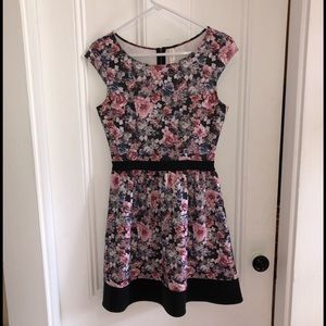 Floral singed waist flared dress!